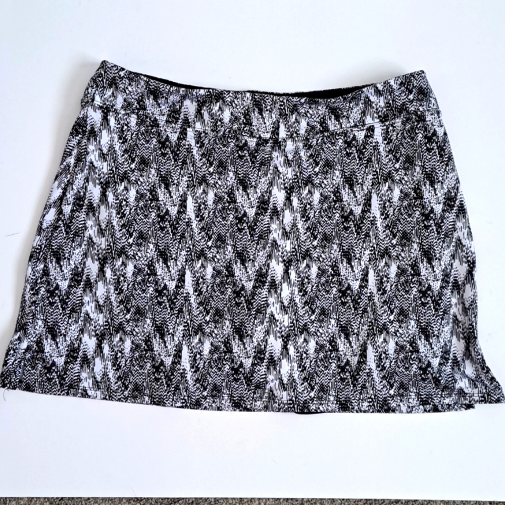 Tranquility by Colorado Clothing Athletic Skort size Medium